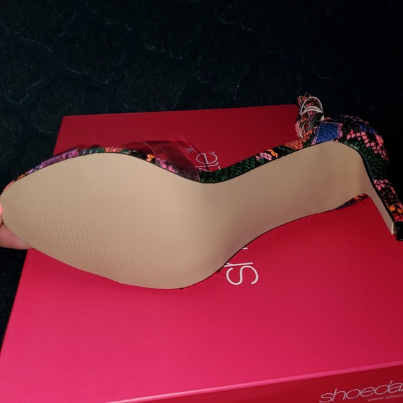 Shoes - Picture 4 of 5